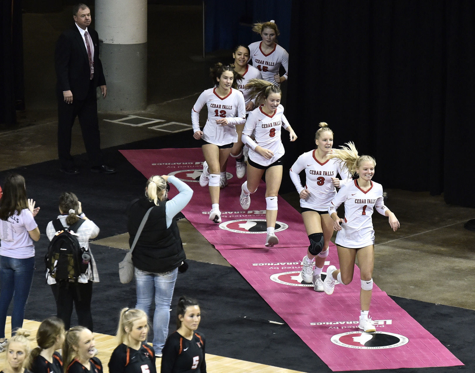 Cedar Falls vs West Des Moines Valley state volleyball